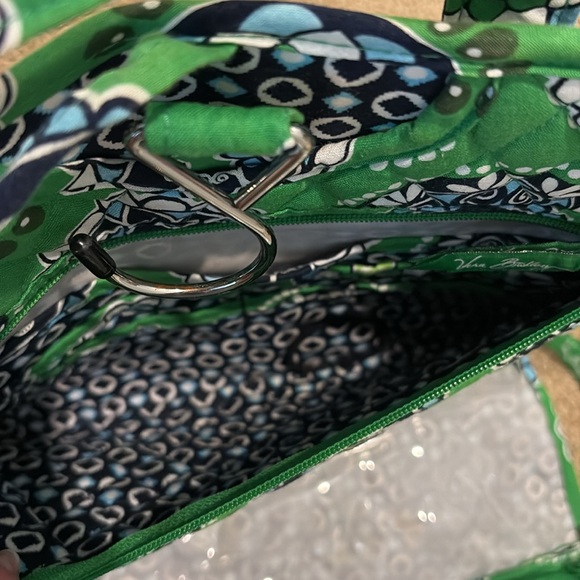 Vera Bradley hanging toiletries organizer - Picture 6 of 9